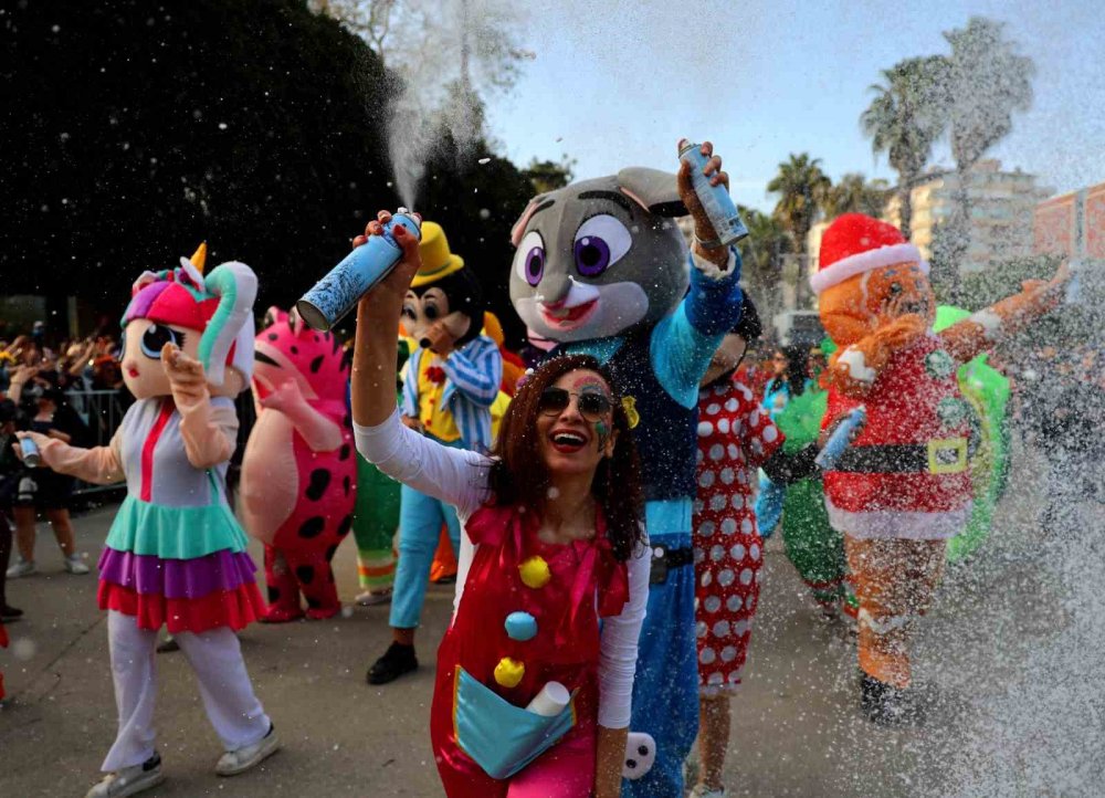 Portakal Çiçeği Karnavalı’nda Görsel Şölen.. Sokaklar Renk Cümbüşüne Döndü!