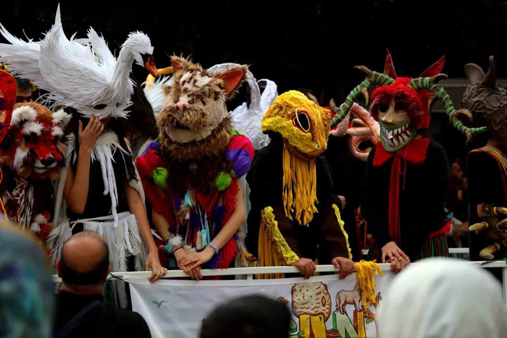 Portakal Çiçeği Karnavalı’nda Görsel Şölen.. Sokaklar Renk Cümbüşüne Döndü!