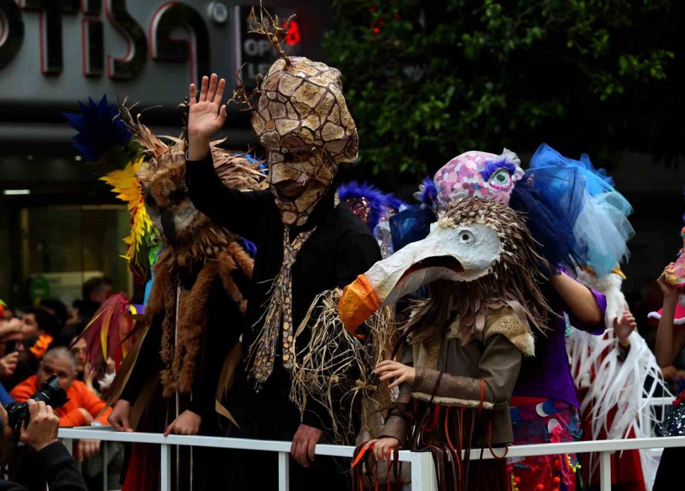 Portakal Çiçeği Karnavalı’nda Görsel Şölen.. Sokaklar Renk Cümbüşüne Döndü!