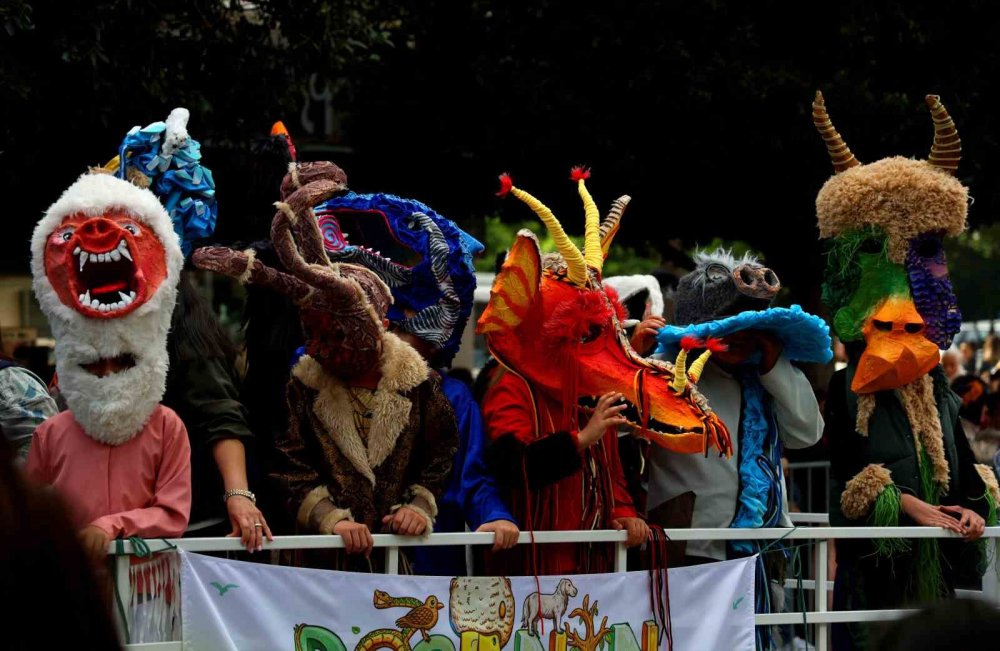 Portakal Çiçeği Karnavalı’nda Görsel Şölen.. Sokaklar Renk Cümbüşüne Döndü!