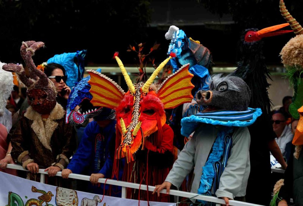 Portakal Çiçeği Karnavalı’nda Görsel Şölen.. Sokaklar Renk Cümbüşüne Döndü!