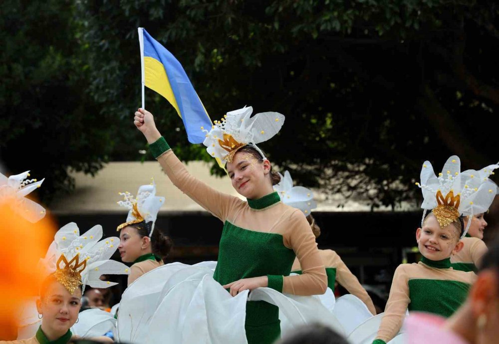 Portakal Çiçeği Karnavalı’nda Görsel Şölen.. Sokaklar Renk Cümbüşüne Döndü!