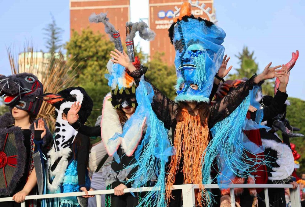 Portakal Çiçeği Karnavalı’nda Görsel Şölen.. Sokaklar Renk Cümbüşüne Döndü!