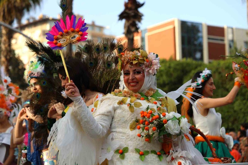 Portakal Çiçeği Karnavalı’nda Görsel Şölen.. Sokaklar Renk Cümbüşüne Döndü!