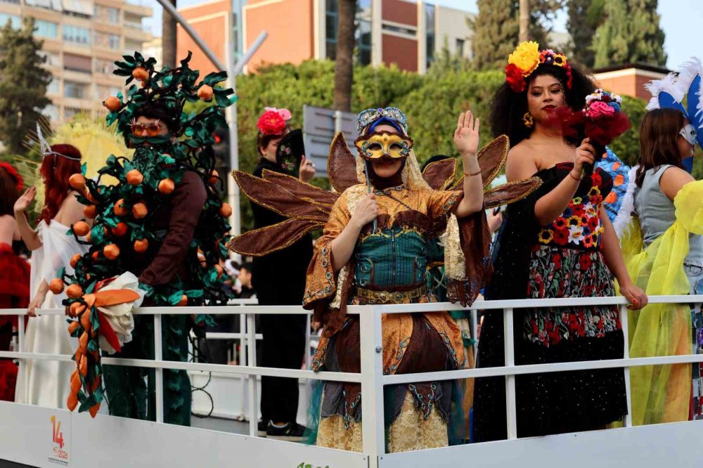 Portakal Çiçeği Karnavalı’nda Görsel Şölen.. Sokaklar Renk Cümbüşüne Döndü!