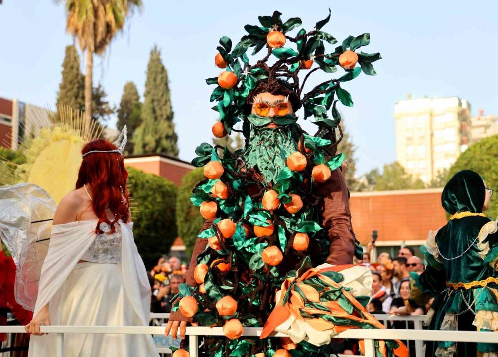 Portakal Çiçeği Karnavalı’nda Görsel Şölen.. Sokaklar Renk Cümbüşüne Döndü!