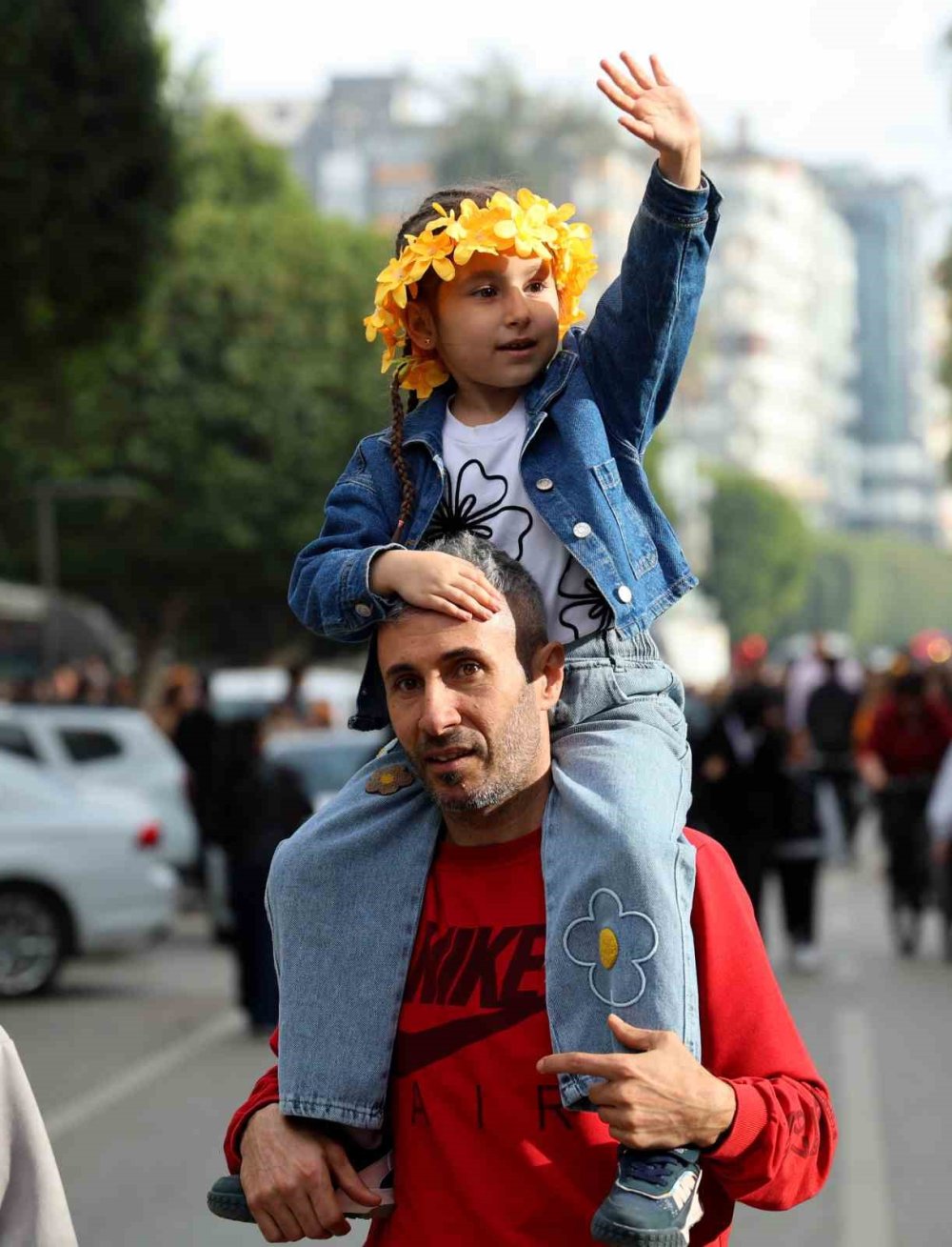 Portakal Çiçeği Karnavalı’nda Görsel Şölen.. Sokaklar Renk Cümbüşüne Döndü!