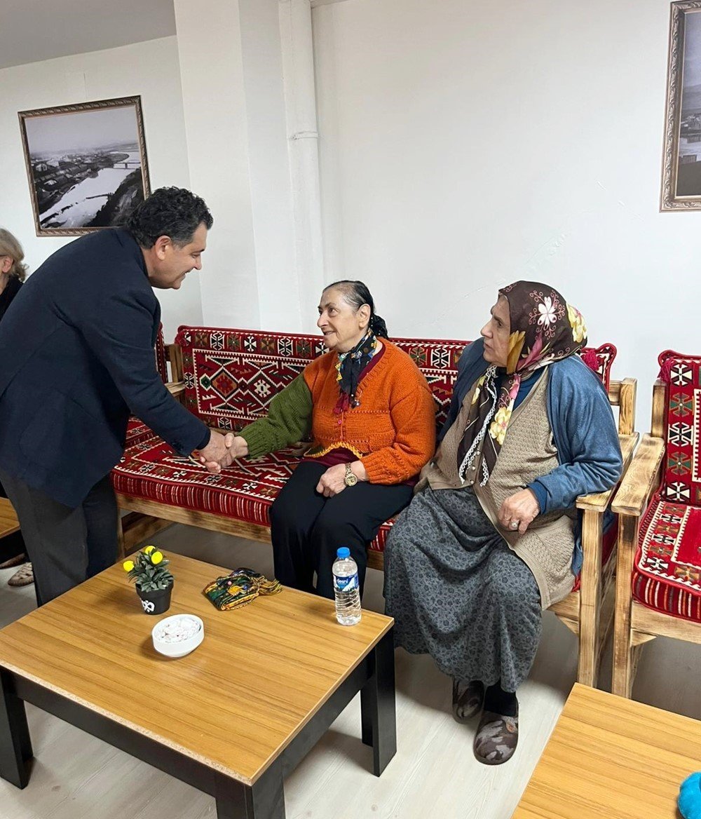 Ardahan Belediye Başkanı Faruk Demir, Huzurevini Ziyaret Etti