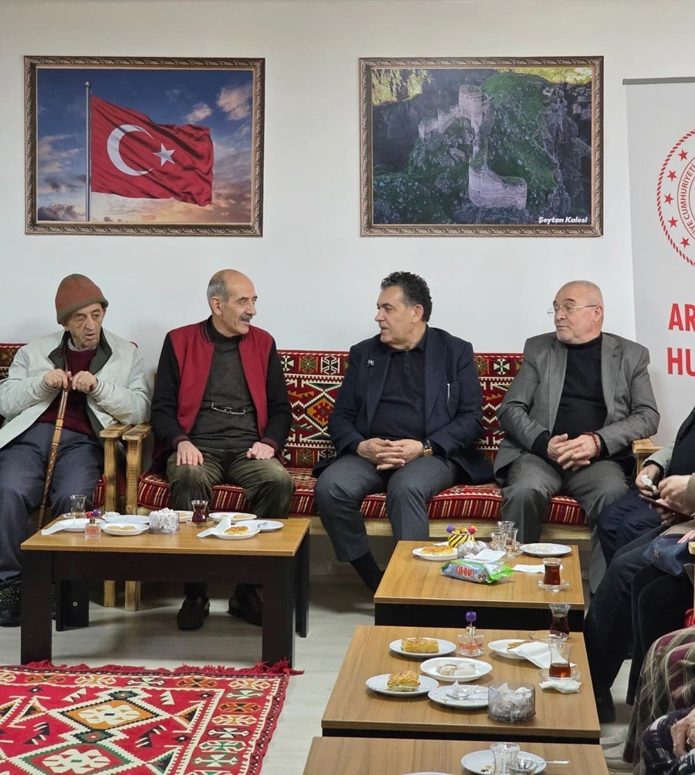 Ardahan Belediye Başkanı Faruk Demir, Huzurevini Ziyaret Etti