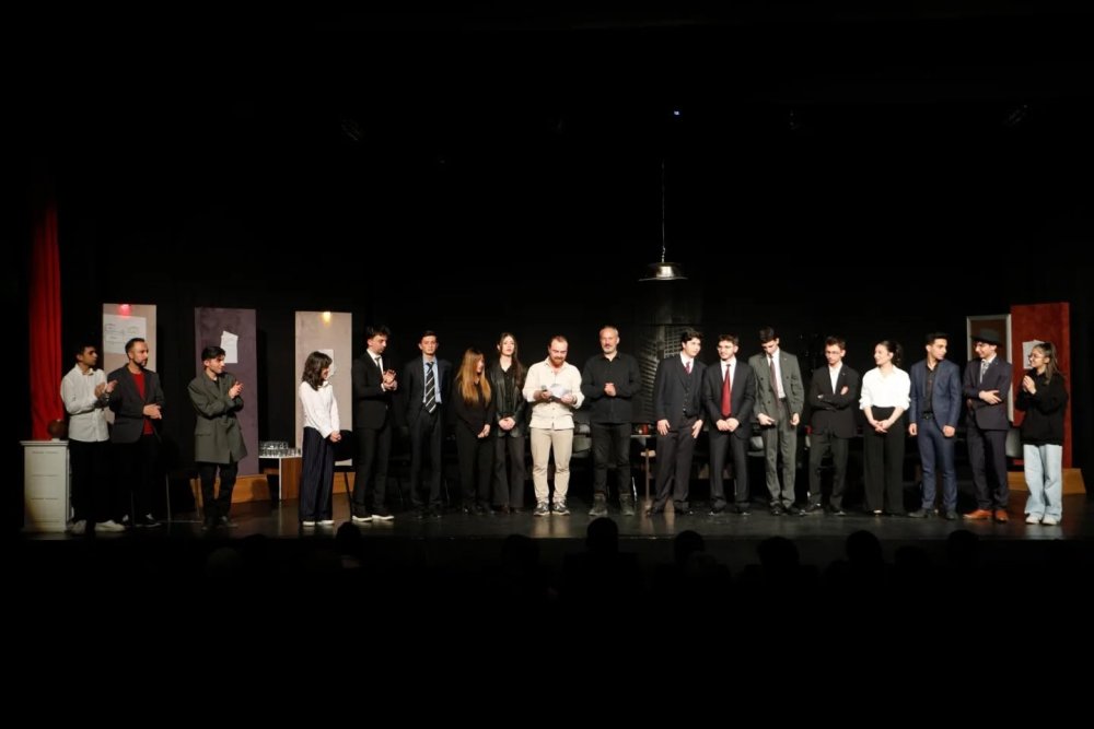 Erzurum Lisesi Öğrencilerinden Anlamlı Sahne: "12 Öfkeli" Büyük Beğeni Topladı