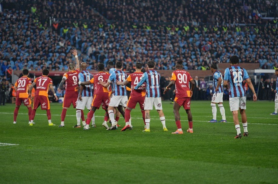 Trendyol Süper Lig: Trabzonspor: 2 - Galatasaray: 1 (maç Sonucu)
