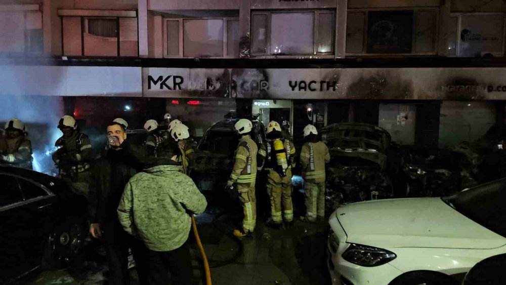 Araç Kiralama Şirketinde Çıkan Yangında Yaklaşık 100 Milyon Değerinde 15 Araç Alevlere Teslim Oldu