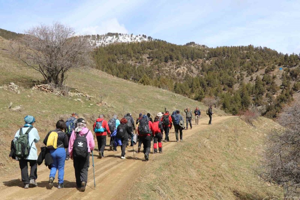 Erzurum Oltu’da ‘Doğa Tutkunları’nın Bahar Yürüyüşü