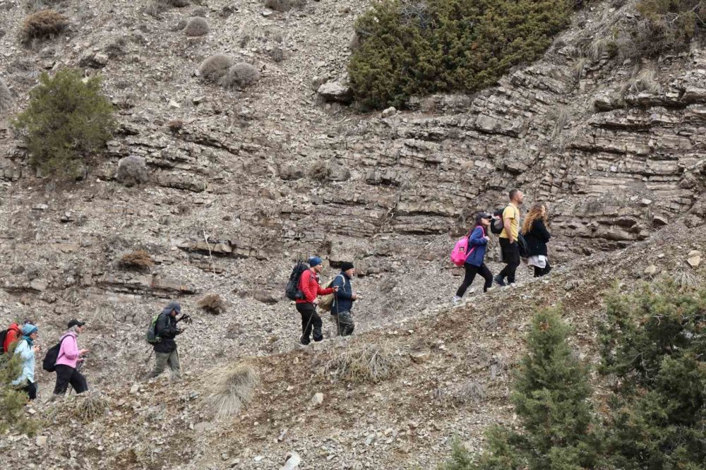Erzurum Oltu’da ‘Doğa Tutkunları’nın Bahar Yürüyüşü