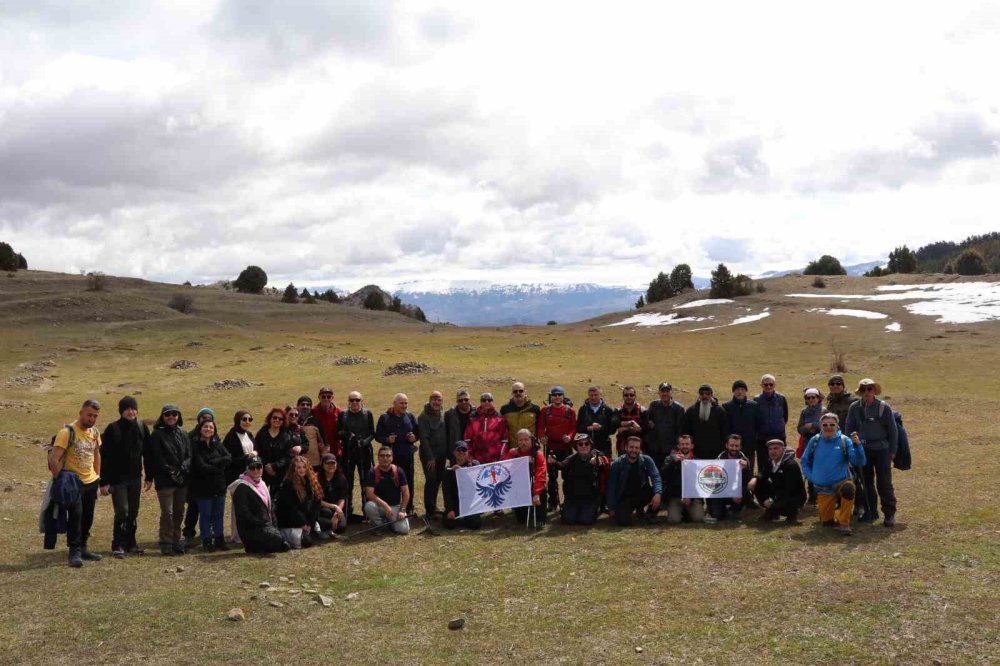 Erzurum Oltu’da ‘Doğa Tutkunları’nın Bahar Yürüyüşü