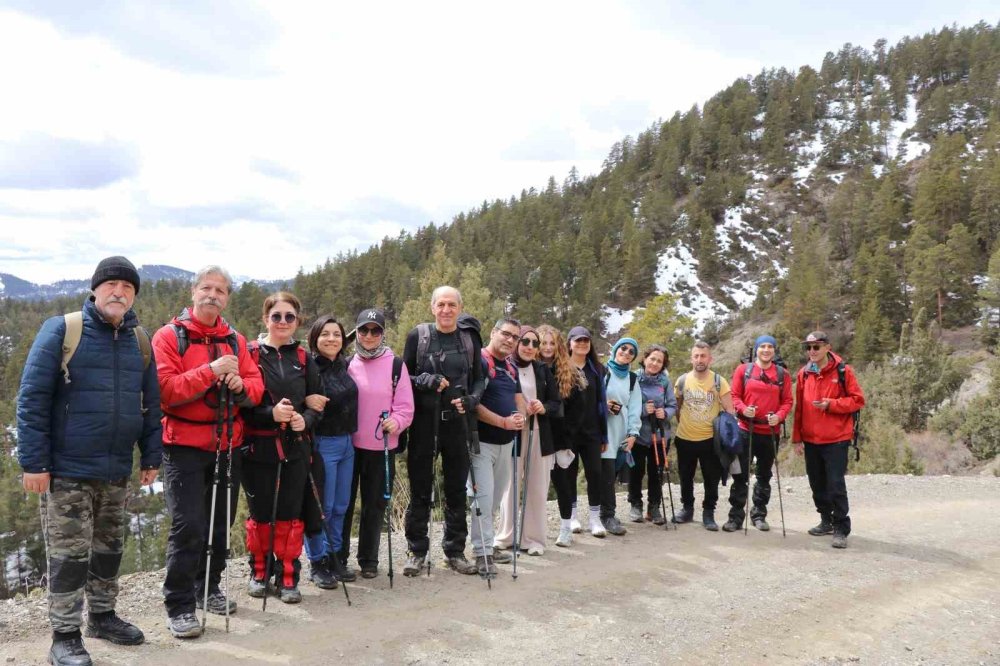 Erzurum Oltu’da ‘Doğa Tutkunları’nın Bahar Yürüyüşü