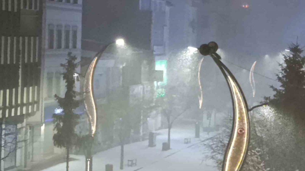 ‘Bahar Ortası’nda Kış Geri Döndü.. Kars 5 Dakikada Beyaza Büründü!