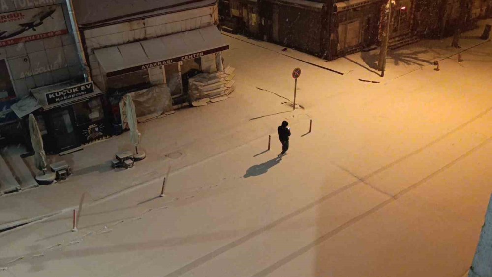 ‘Bahar Ortası’nda Kış Geri Döndü.. Kars 5 Dakikada Beyaza Büründü!