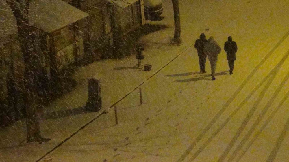 ‘Bahar Ortası’nda Kış Geri Döndü.. Kars 5 Dakikada Beyaza Büründü!