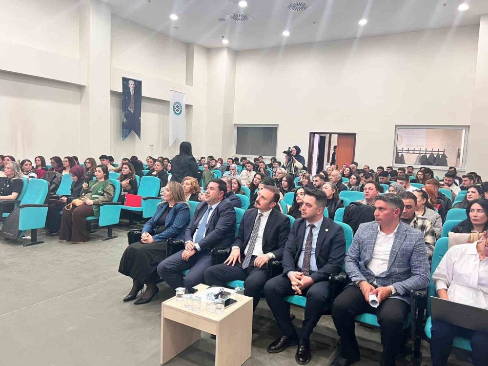 Kars’ta Kadınların Gücü.. ‘Zirvede Kadın Var’ Paneli Büyük İlgi Gördü!