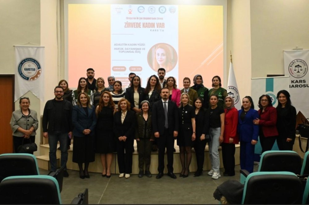 Kars’ta Kadınların Gücü.. ‘Zirvede Kadın Var’ Paneli Büyük İlgi Gördü!