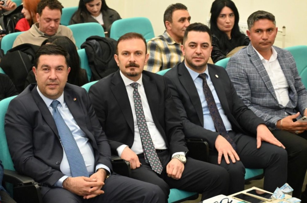 Kars’ta Kadınların Gücü.. ‘Zirvede Kadın Var’ Paneli Büyük İlgi Gördü!