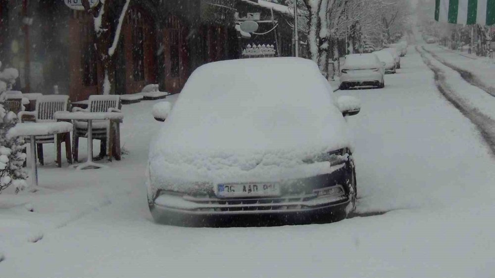 Nisan Ortasında Kış Sürprizi.. Kars Beyaza Büründü!