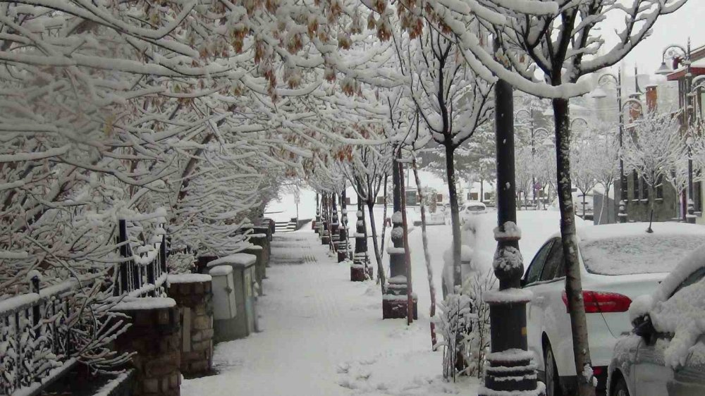 Nisan Ortasında Kış Sürprizi.. Kars Beyaza Büründü!