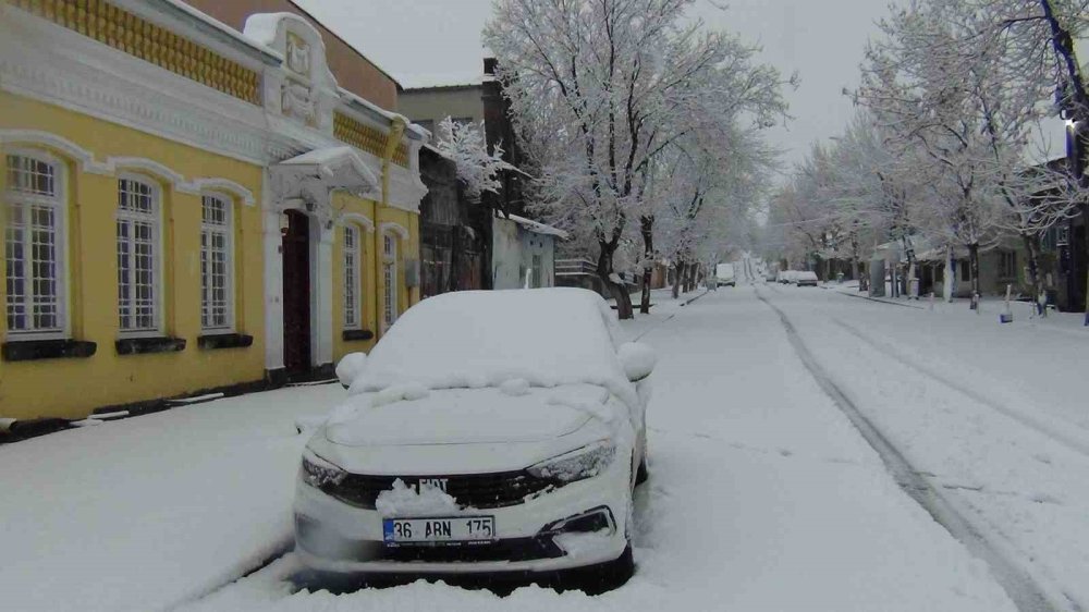 Nisan Ortasında Kış Sürprizi.. Kars Beyaza Büründü!