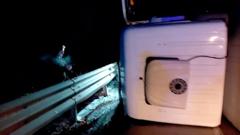 Erzurum - Aşkale’de TIR Devrildi.. Kara Yolu Trafiğe Kapandı!