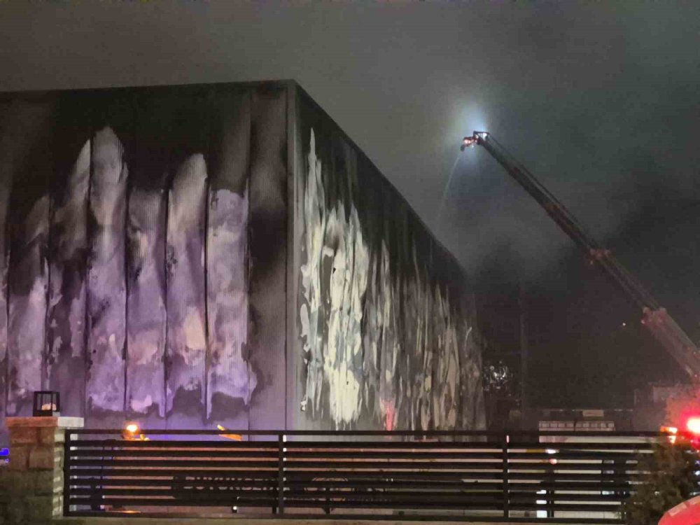 ‘İlaç Fabrikası’nda Korkutan Yangın.. Tesis Kullanılamaz Hale Geldi!