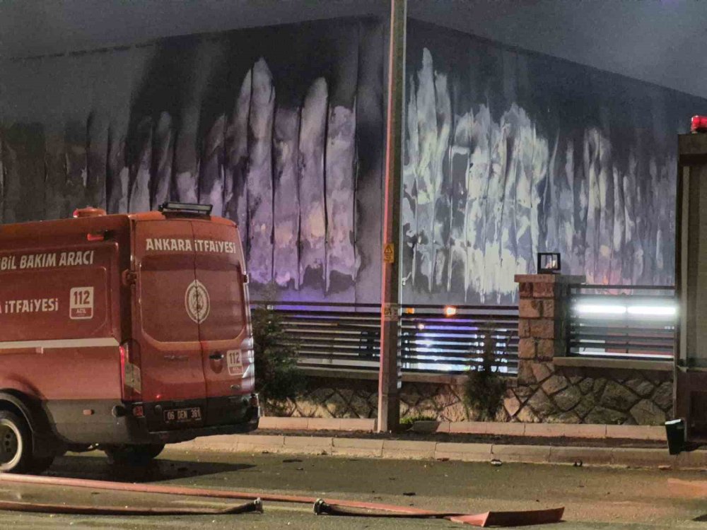 ‘İlaç Fabrikası’nda Korkutan Yangın.. Tesis Kullanılamaz Hale Geldi!