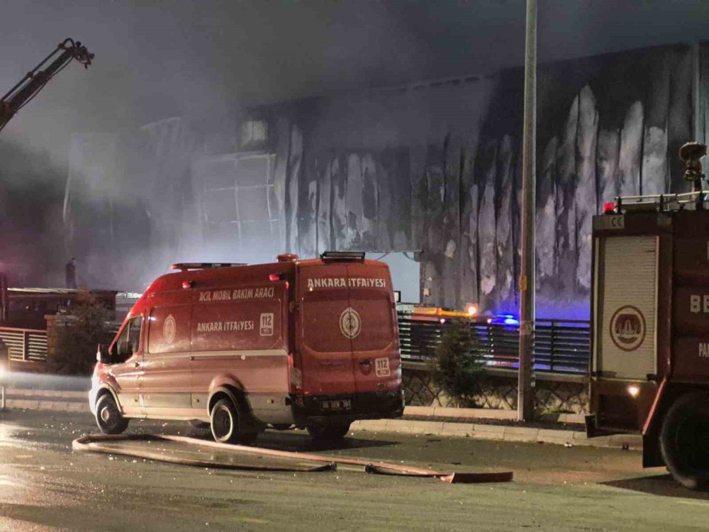 ‘İlaç Fabrikası’nda Korkutan Yangın.. Tesis Kullanılamaz Hale Geldi!