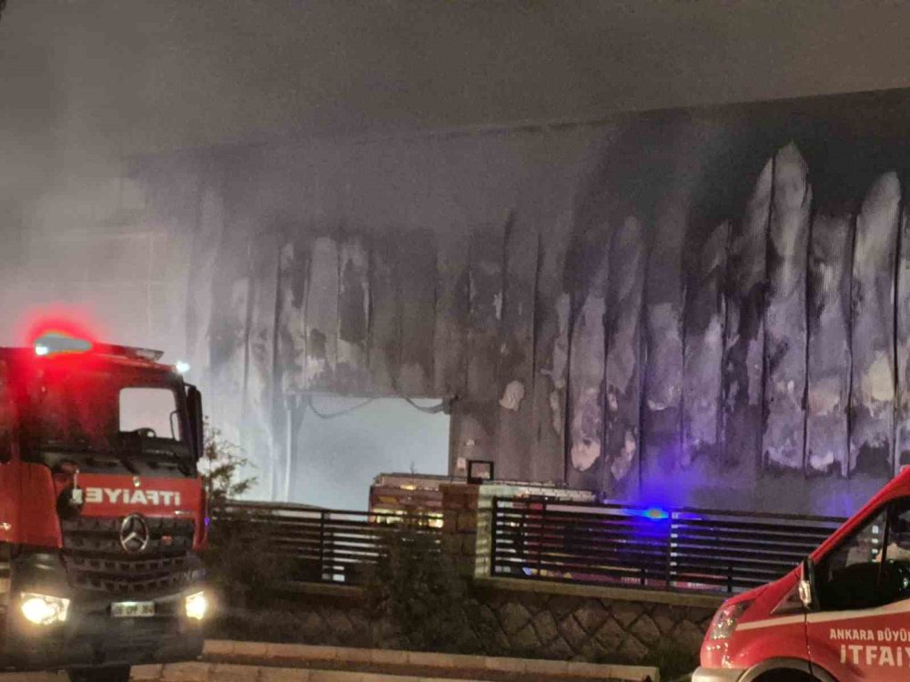 ‘İlaç Fabrikası’nda Korkutan Yangın.. Tesis Kullanılamaz Hale Geldi!