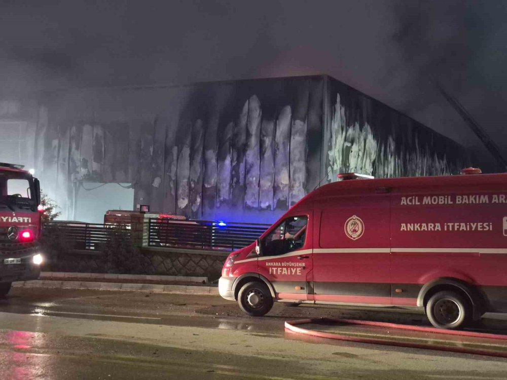 ‘İlaç Fabrikası’nda Korkutan Yangın.. Tesis Kullanılamaz Hale Geldi!