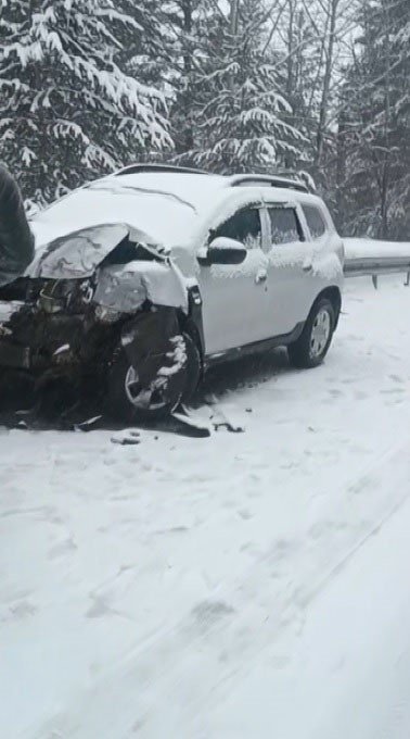 Sarıkamış’ta Kar Kazası.. Buzlanan Yolda İki Araç Çarpıştı, 1 Yaralı!