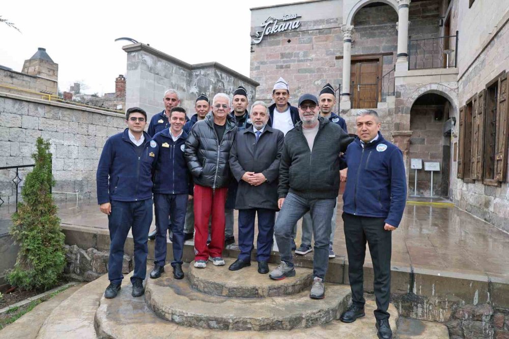 Zafer Algöz’den Sahaaflar Çarşısı’na Tam Not