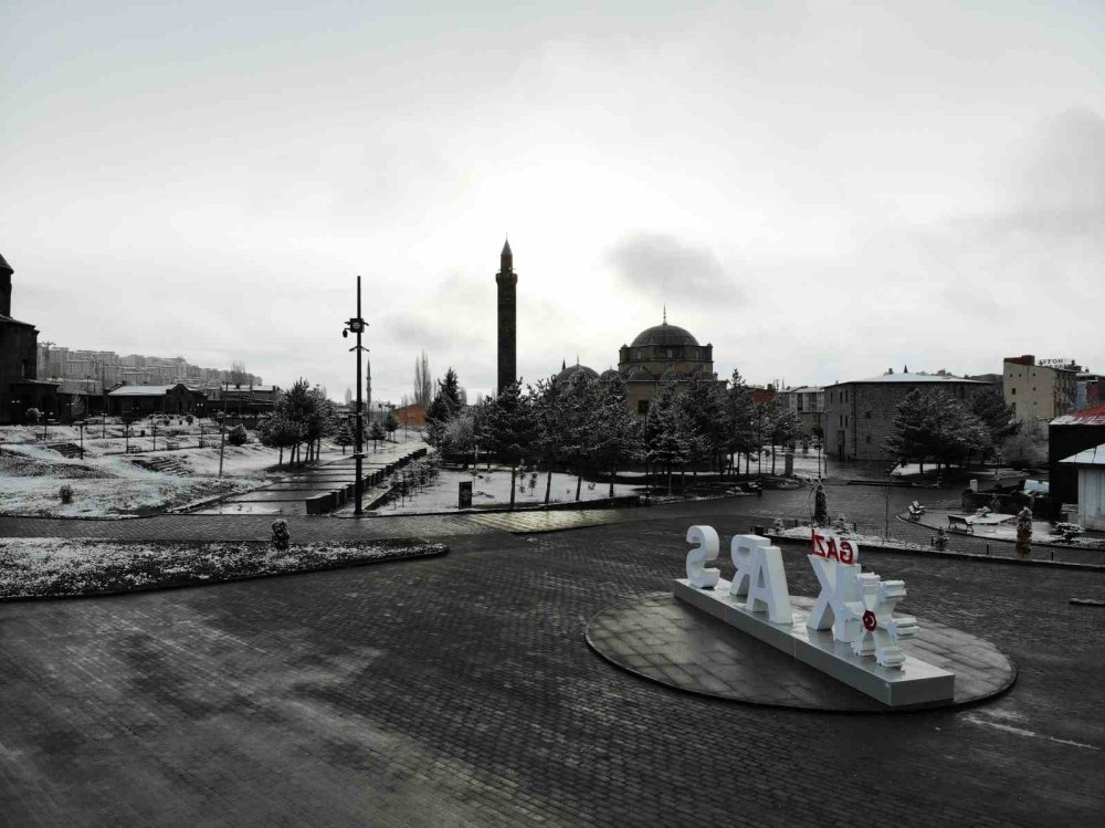 Baharda Kış Geri Döndü.. Kars’ta Ağaçlar Kırağıya Teslim Oldu!