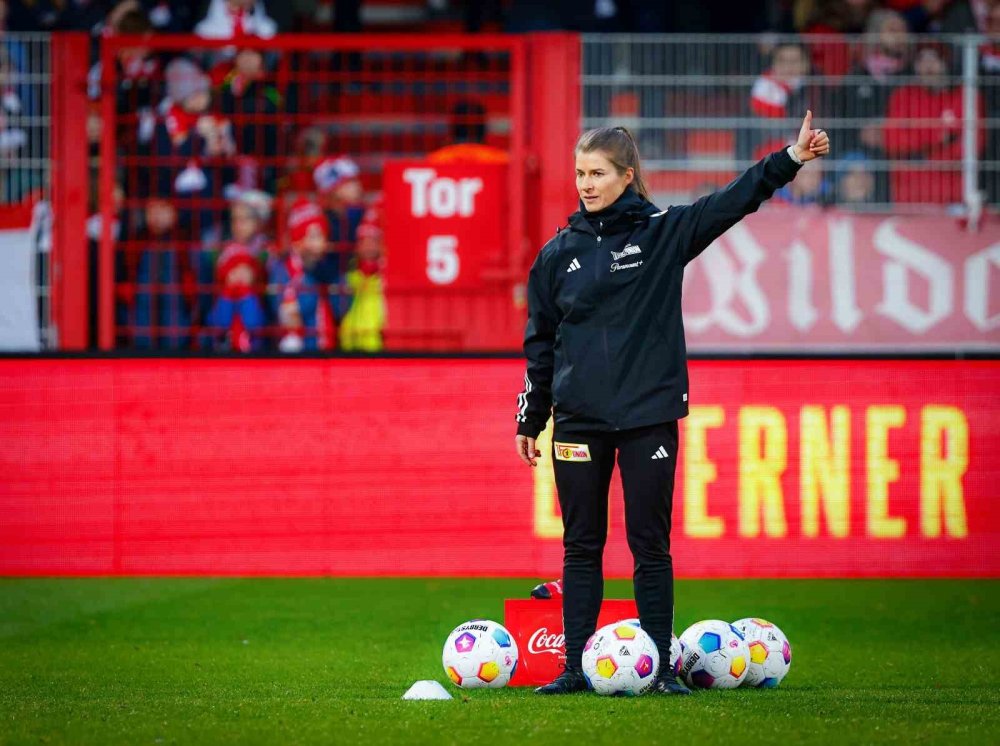 Bundesliga’da Yeni Dönem.. Union Berlin’in Başına İlk Kadın Teknik Direktör!
