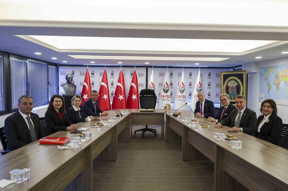 CHP Genel Başkanı Özel’den Zafer Partisi Genel Başkanı Özdağ’a Ziyaret