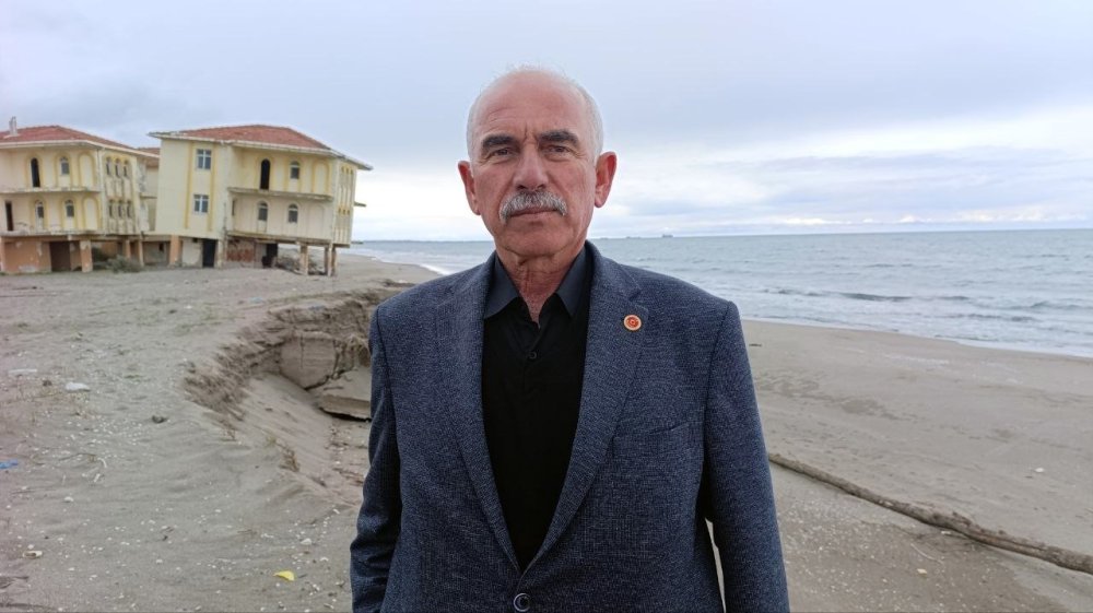 Deniz 100 Metre İçeri Girdi, Villalar Çöktü