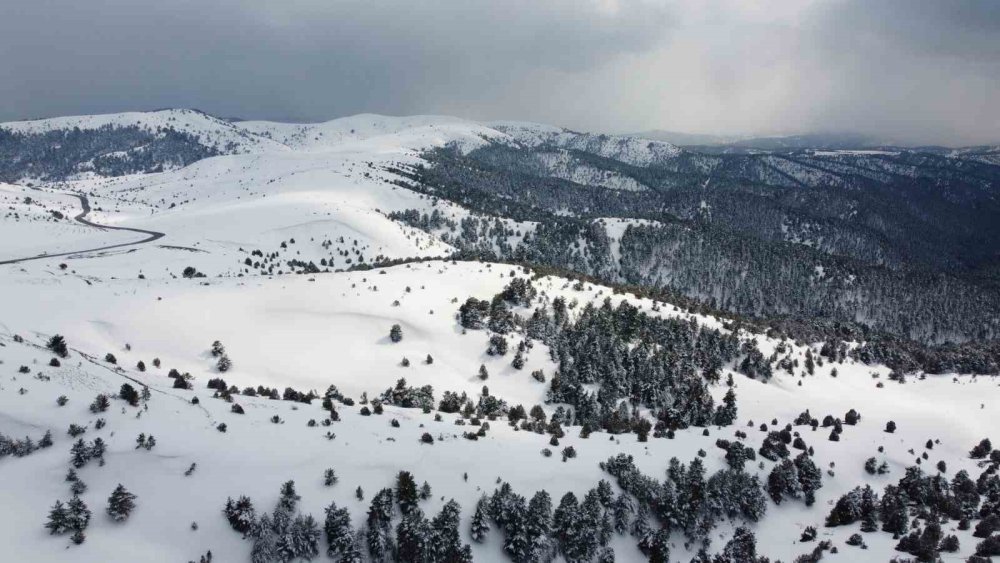 Kar Manzarası İçin 2 Bin 77 Metreye Çıkıyorlar