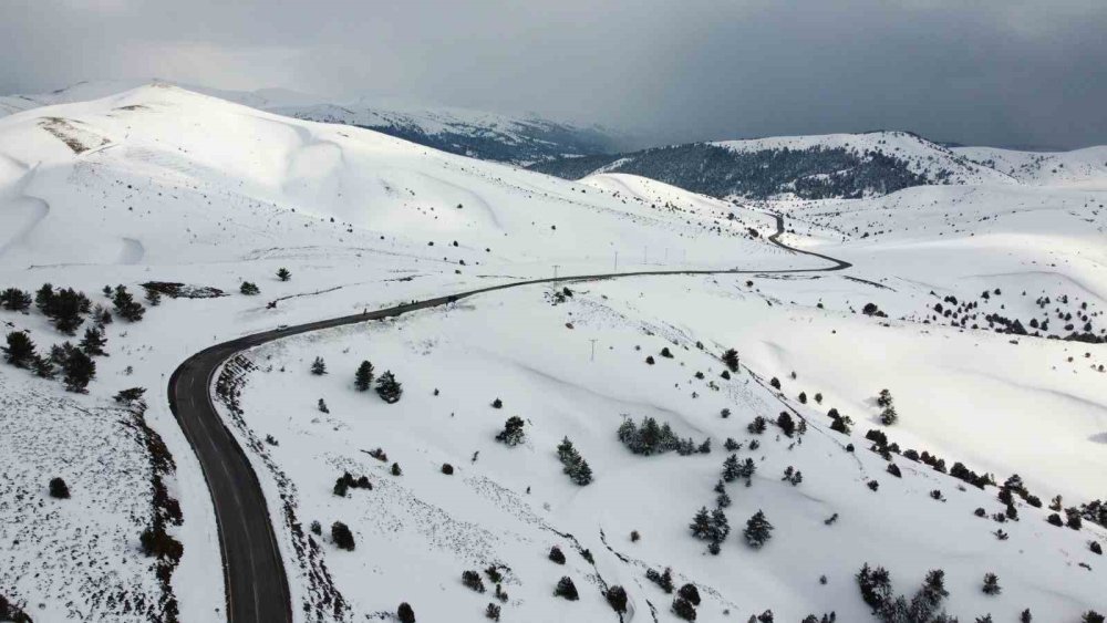 Kar Manzarası İçin 2 Bin 77 Metreye Çıkıyorlar