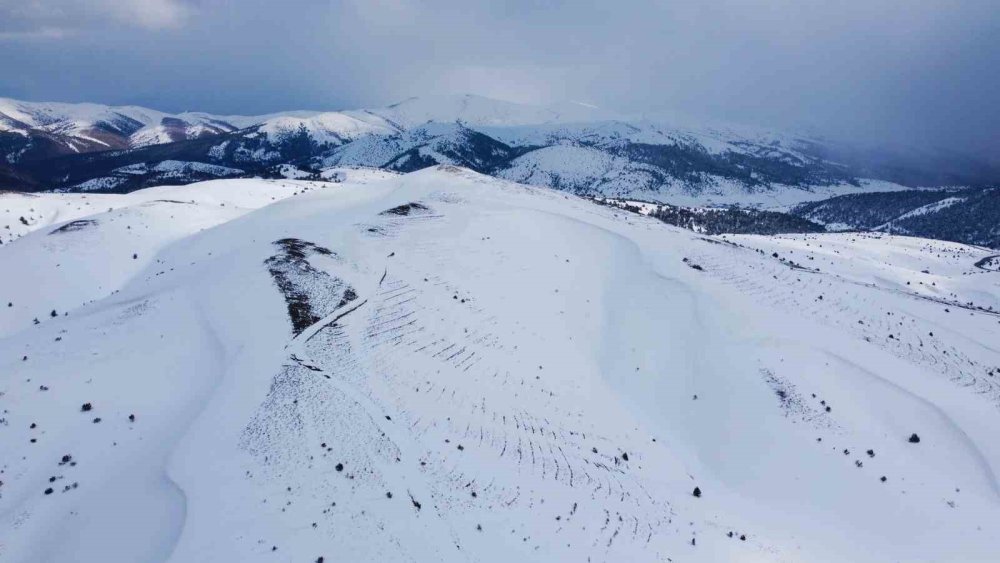 Kar Manzarası İçin 2 Bin 77 Metreye Çıkıyorlar