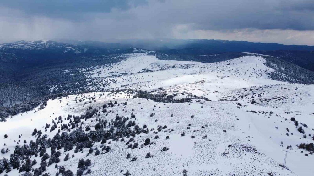 Kar Manzarası İçin 2 Bin 77 Metreye Çıkıyorlar