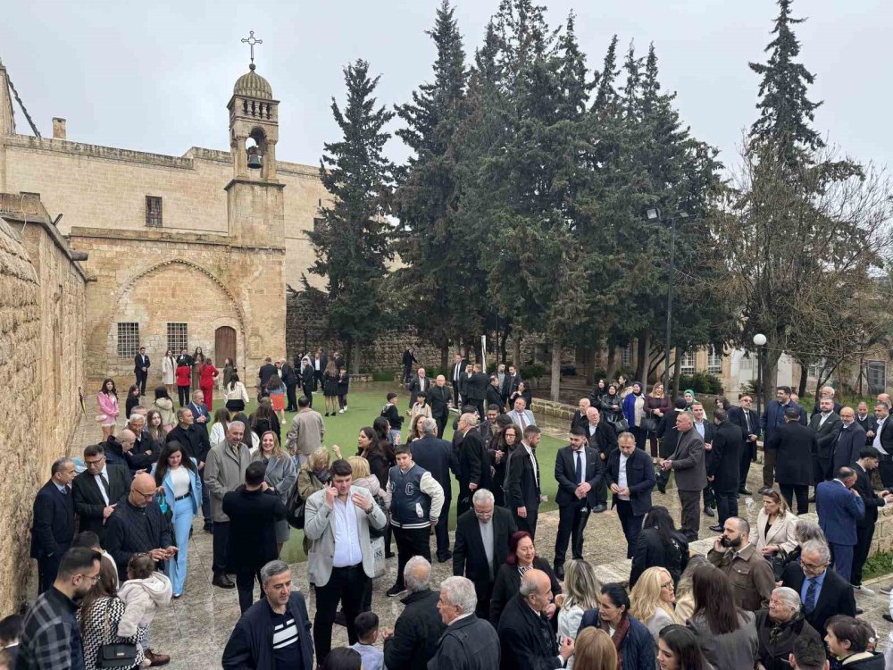 Mardin’de Paskalya Coşkusu.. Farklı İnançlar Kırklar Kilisesi’nde Buluştu!