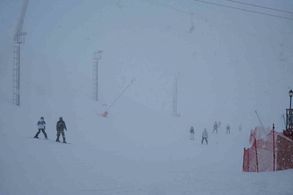 Palandöken’de Kayak Sezonu Uzatıldı.. Nisan Sonuna Kadar Devam!