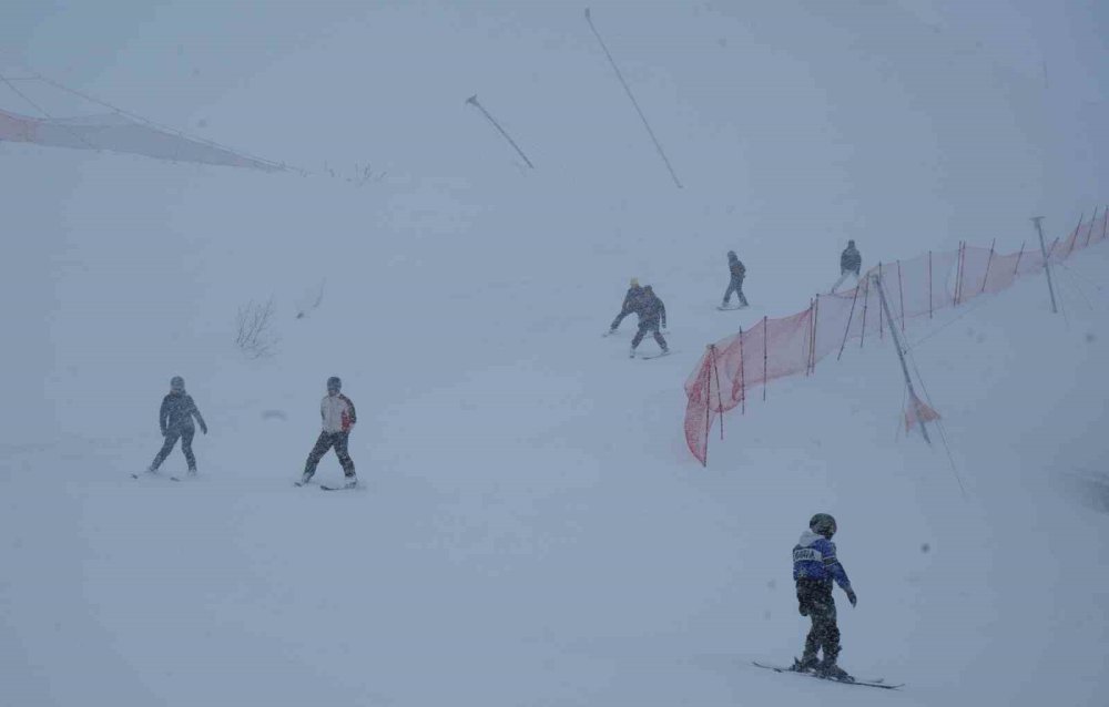 Palandöken’de Kayak Sezonu Uzatıldı.. Nisan Sonuna Kadar Devam!
