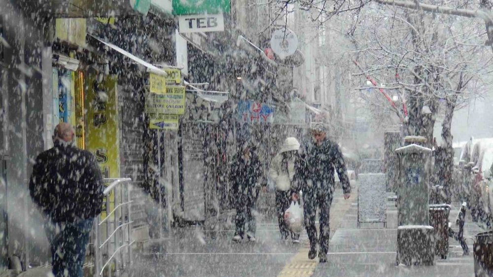 Soğuk Hava Dalgası Kars’ı Etkisi Altına Aldı.. Kar ve Buzlanma Uyarısı!