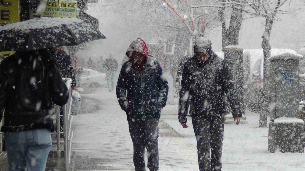 Soğuk Hava Dalgası Kars’ı Etkisi Altına Aldı.. Kar ve Buzlanma Uyarısı!